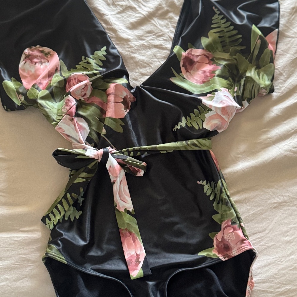 Albion swim size small